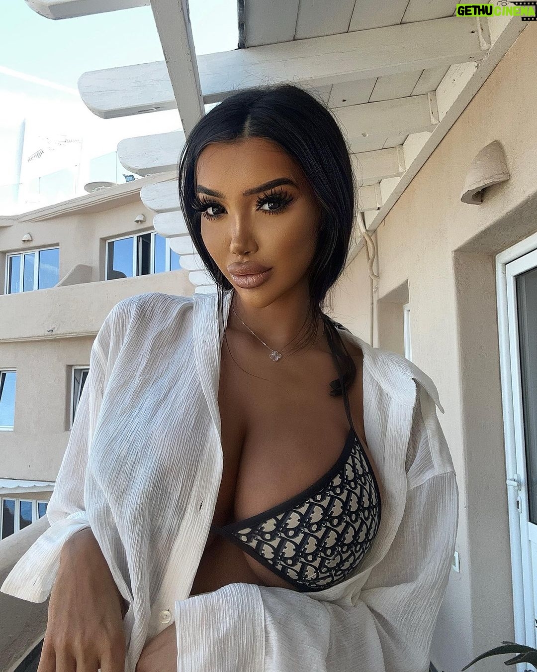 Chloe Khan Instagram - Goodnight honey Santorini, Greece