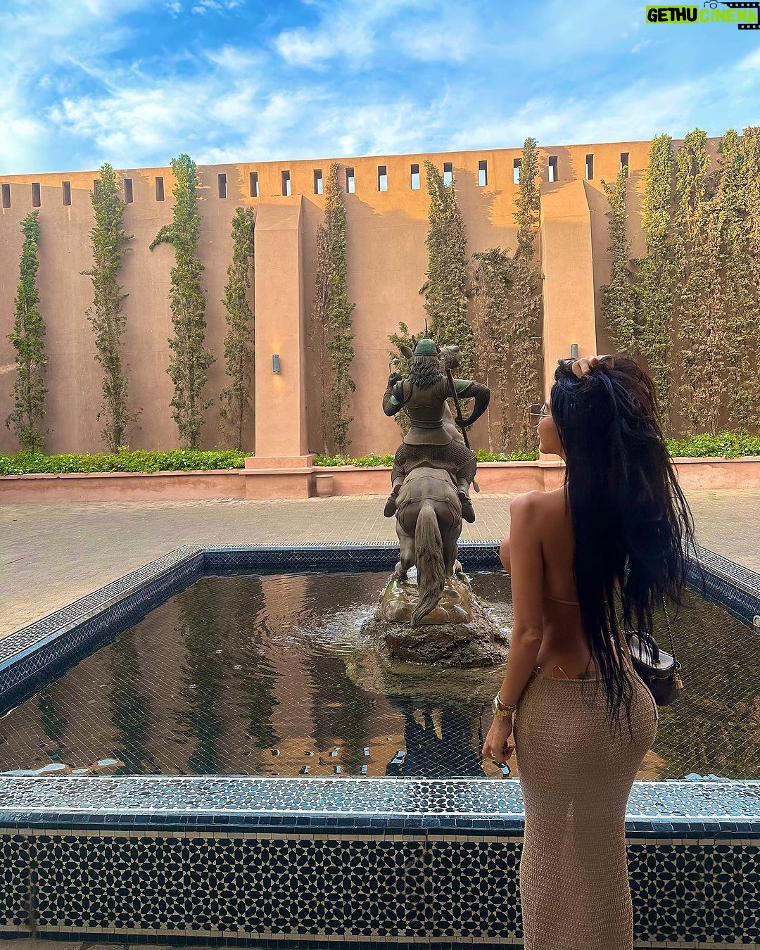 Chloe Khan Instagram - š My tastes are simple , Iām easily satisfied with the best š Selman Marrakech