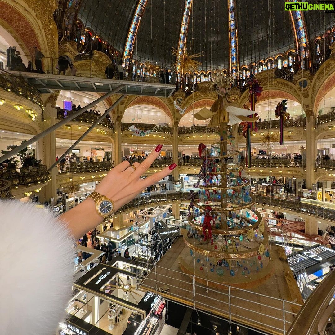 Chloe Khan Instagram - π«π· I have not stopped celebrating New Year yet ππ«π· Galeries Lafayette OpΓ©ra
