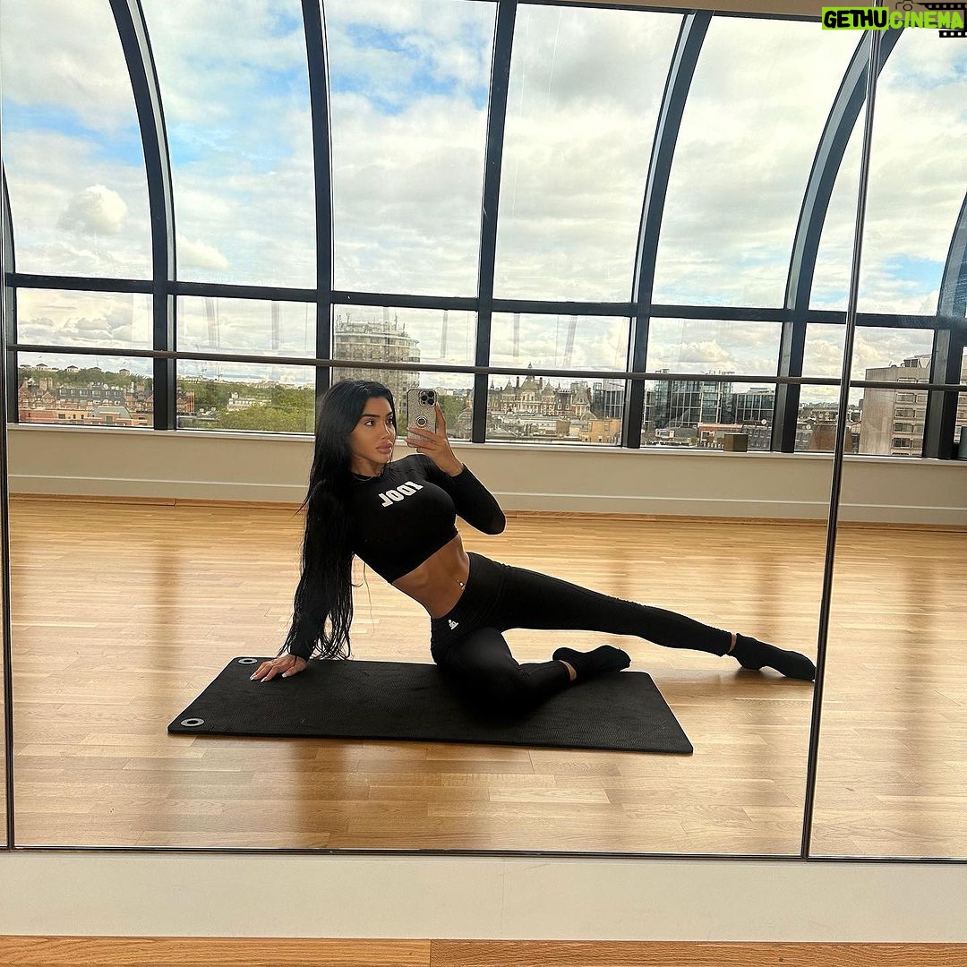 Chloe Khan Instagram - Easy like Sunday morning 🧘🏽♀️ wearing @knwnidol London, United Kingdom