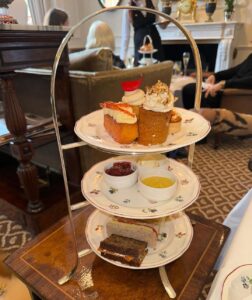 Chloe Khan Instagram - Delightful Pomeranian palace afternoon tea today with @rocco_the_pomeranian & @diorcaviar ☕️ 💕 The Egerton House Hotel