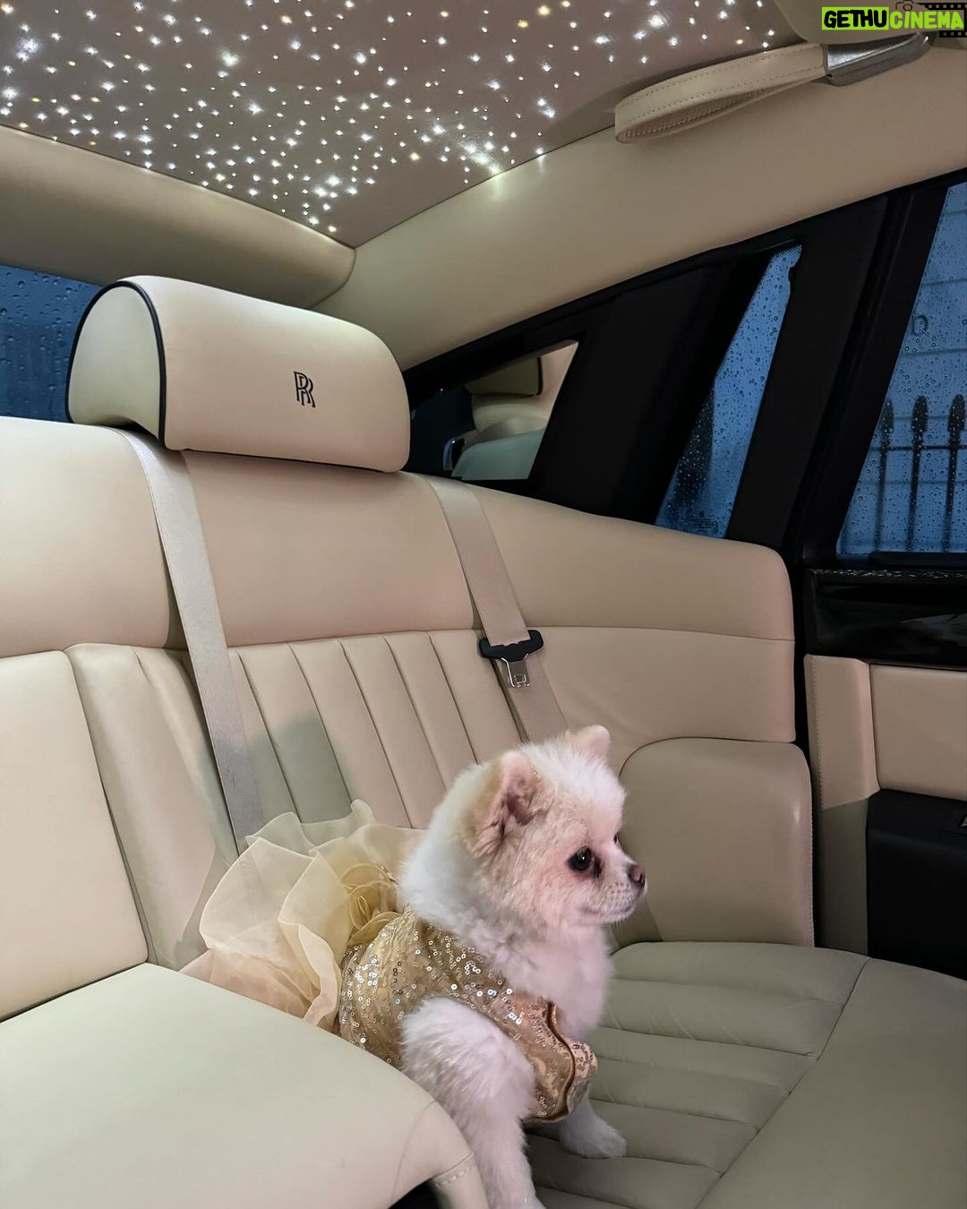 Chloe Khan Instagram - HAPPY MONDAY BITCHES @diorcaviar x @gts_hire Belgravia, London