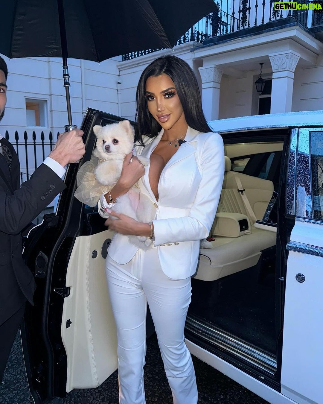 Chloe Khan Instagram - 🤍🌧️ Belgravia, London