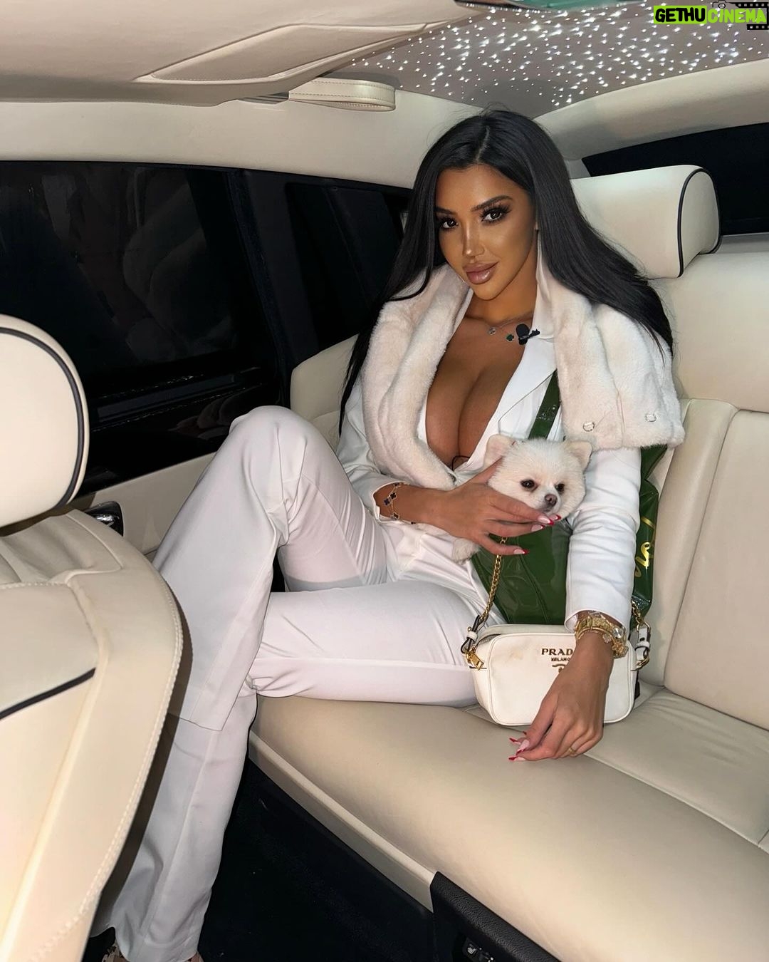 Chloe Khan Instagram - 🤍🌧️ Belgravia, London