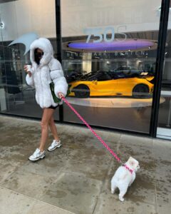 Chloe Khan Instagram - Rainy days ☔️ Knightsbridge