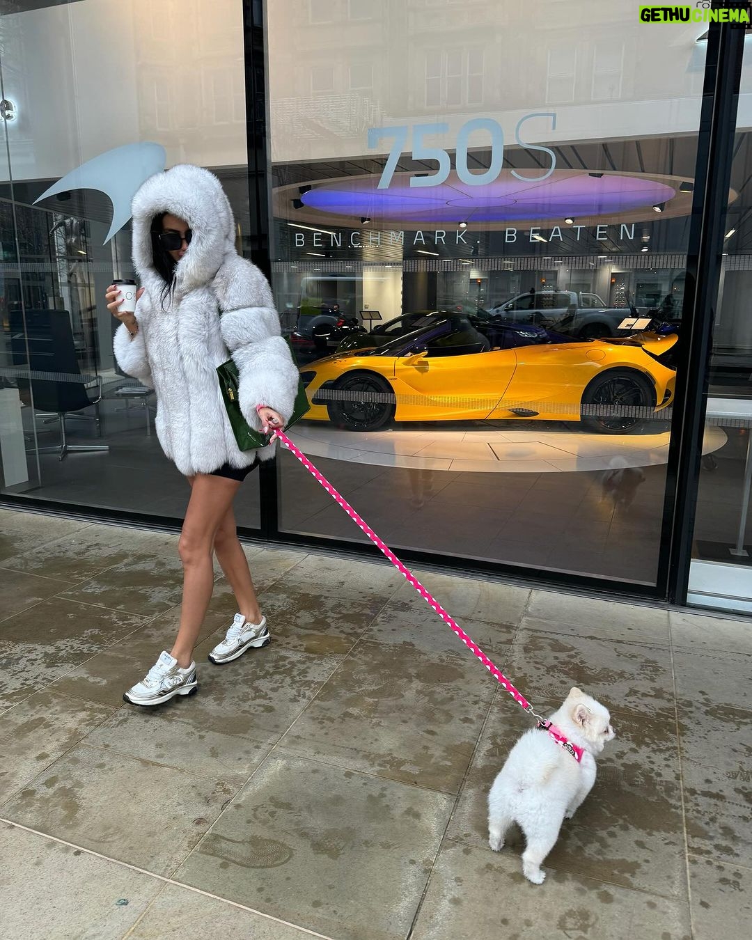 Chloe Khan Instagram - Rainy days ☔️ Knightsbridge