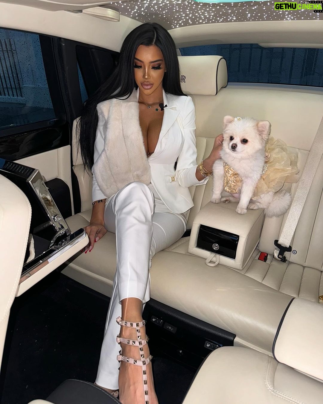 Chloe Khan Instagram - š¤ Twinkle twinkle little star š« Iām talking about me , not the car š Thanks @gts_hire for the impeccable service always x Belgravia, London