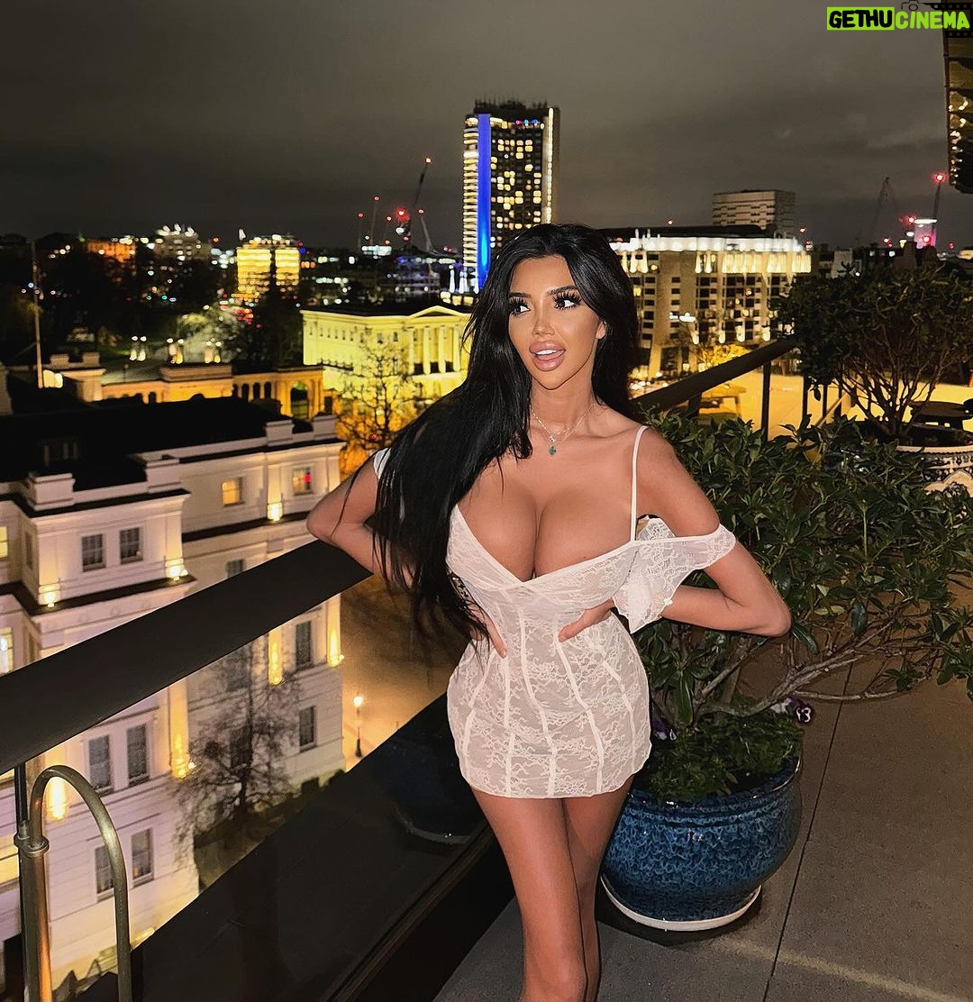 Chloe Khan Instagram - What city you in right now ? The Peninsula London