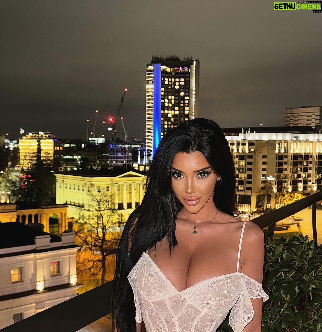 Chloe Khan Instagram - What city you in right now ? The Peninsula London