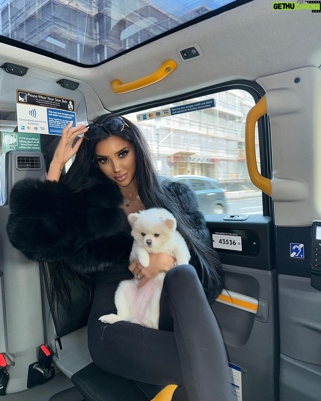 Chloe Khan Instagram - Ask me a question and I’ll reply underneath 🤍 Chelsea, London