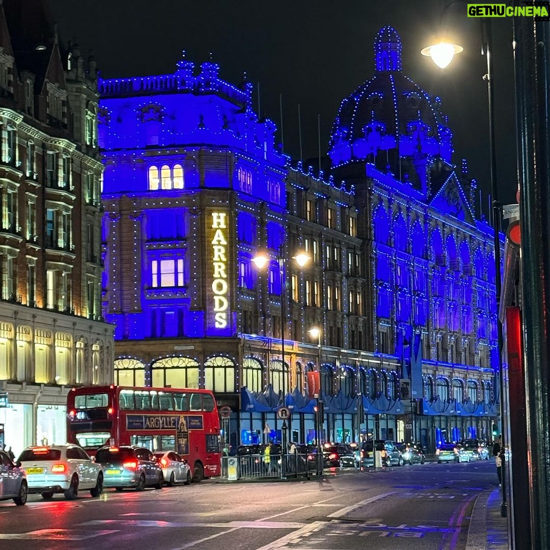 Chloe Khan Instagram - Love London life 🇬🇧 💙 I love to travel but I adore London as a base . Knightsbridge