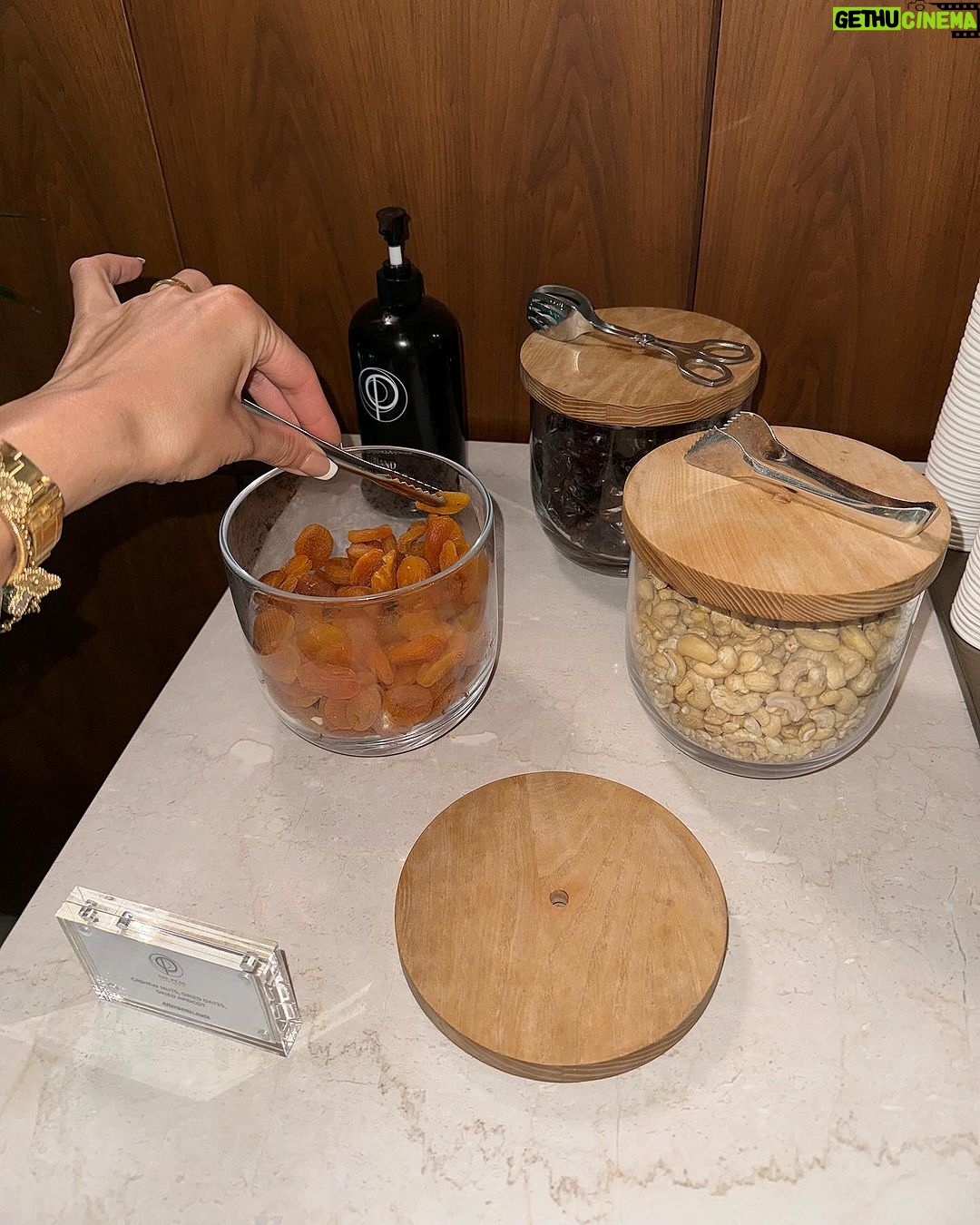 Chloe Khan Instagram - Spa night 💙 Knightsbridge