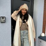 Chloe Veitch Instagram - Have a foxy new year🫶🏽 @whitefoxboutique code CHLOEV for 15% off site wide (excl sale and collabs). #whitefox ( I’m wearing, Mac jeans and top)🪩🤍🫶🏽