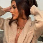 Chloe Veitch Instagram - Going out to sing some carols 🎶 @prettylittlething
