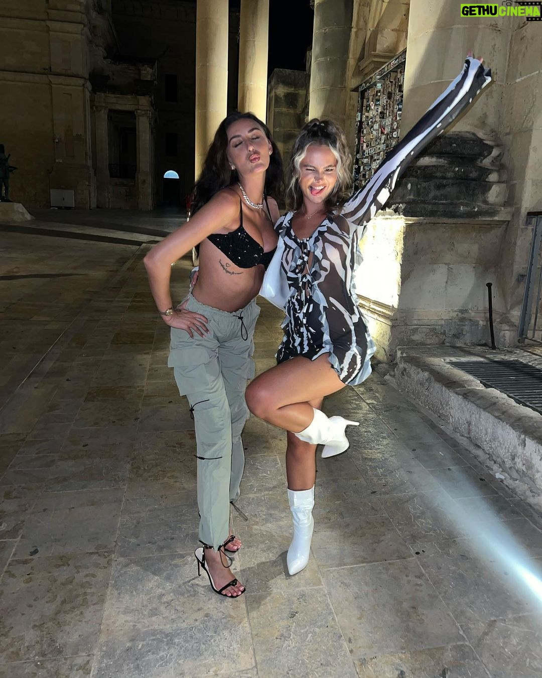 Chloe Veitch Instagram - Here’s a dump for everyone who shouldn’t get dumped🤍🇲🇹⚡️ Valletta, Malta