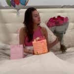 Chloe Veitch Instagram - IM THE BIRTHDAY GIRL💗 thank you for all of your beautiful birthday wishes! I am 20 FUGGIN 4 and I’m grateful for all of the people I’ve met in my life, I am grateful god has blessed me to be able to make 24 with all of the memories I have made so far.😭🎉💗