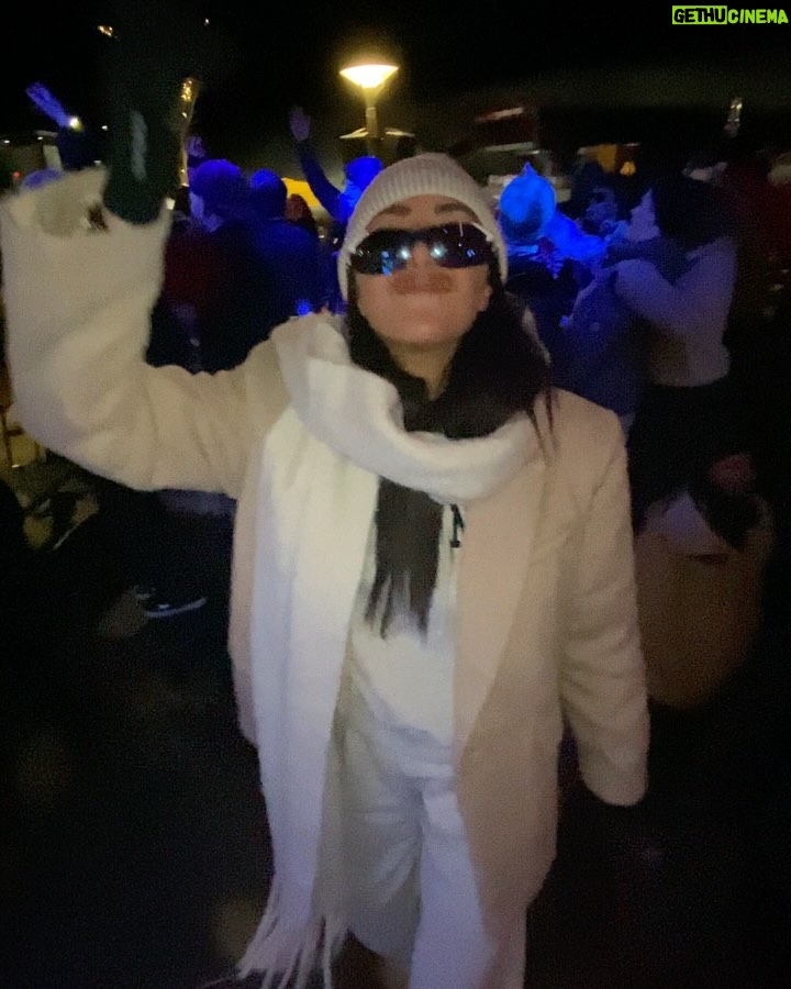 Chloe Veitch Instagram - Ski ya later ⛷️ Whistler, Canada