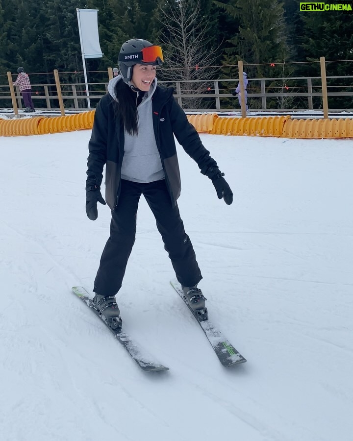 Chloe Veitch Instagram - Ski ya later ⛷️ Whistler, Canada