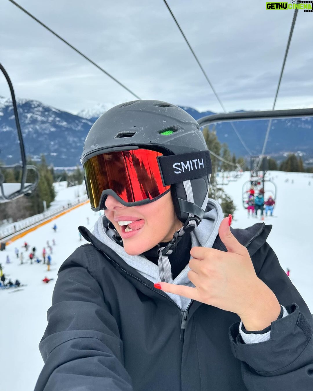 Chloe Veitch Instagram - Ski ya later ⛷️ Whistler, Canada