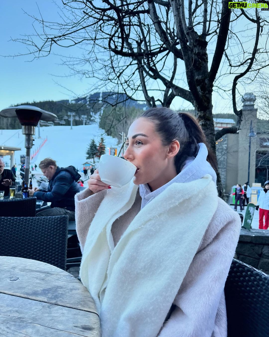 Chloe Veitch Instagram - Ski ya later ⛷️ Whistler, Canada