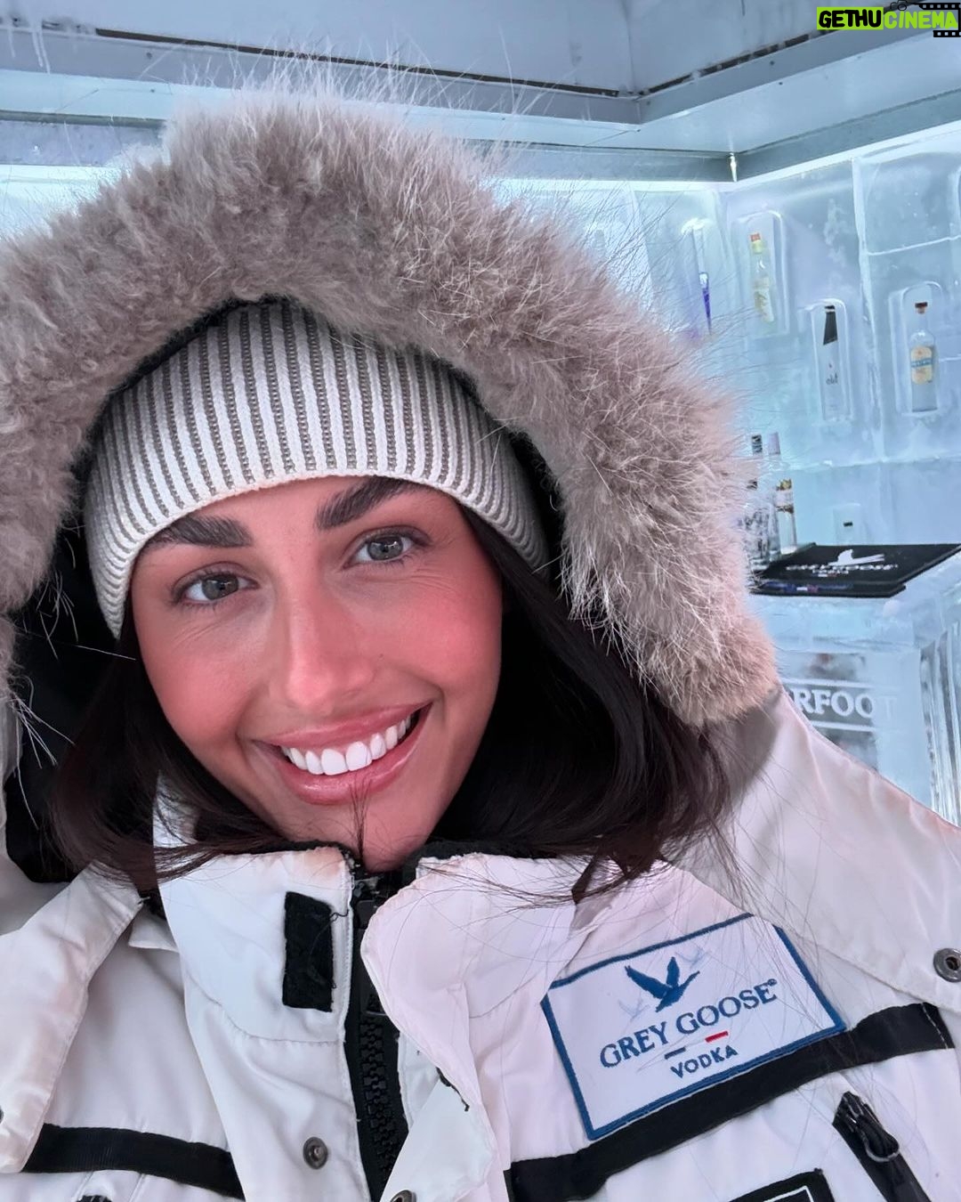 Chloe Veitch Instagram - Ski ya later ⛷️ Whistler, Canada
