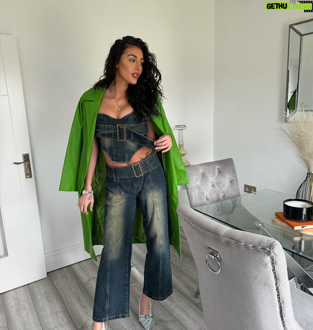 Chloe Veitch Instagram - Do I look like a pea in a pod? 🫛 @prettylittlething