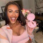 Chloe Veitch Instagram - Don’t say I don’t treat ya!🫦 @bellesaco and I have partnered up and have decided to send out free vibrators/ gift cards for EVERYONE who signs up to the giveaway. All you have to do is head to the link in my bio, drop your email to sign up, and check your inbox to see your gift! What are you waiting for?! ❤