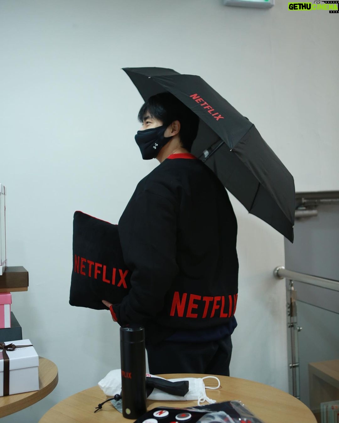 Cho Byeong-kyu Instagram - Thank you for NETFLIX