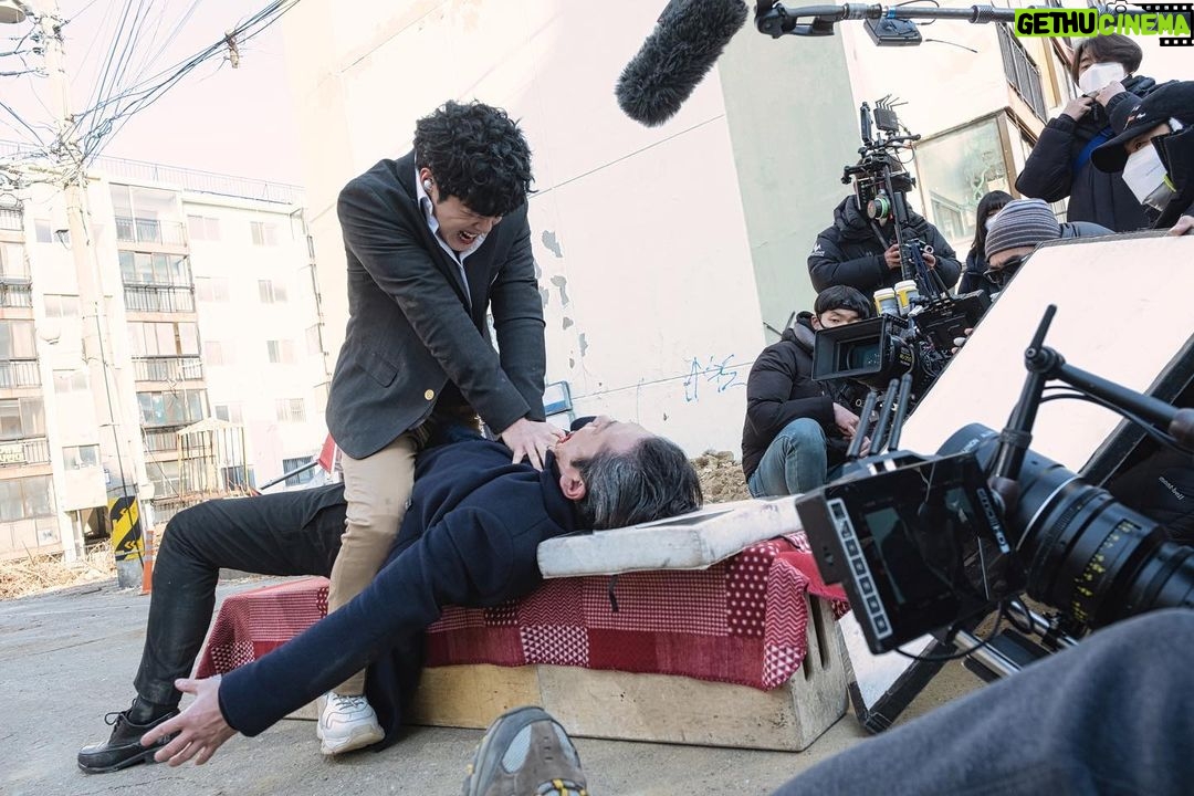 Cho Byeong-kyu Instagram - 진짜 마지막!! 사랑했고 사랑하고 사랑할게요 경소 모든 분들 #경이로운소문#ocn#netflix