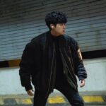 Cho Byeong-kyu Instagram - 그대로 멈춰 랏! 얍 #경이로운소문#ocn#netflix