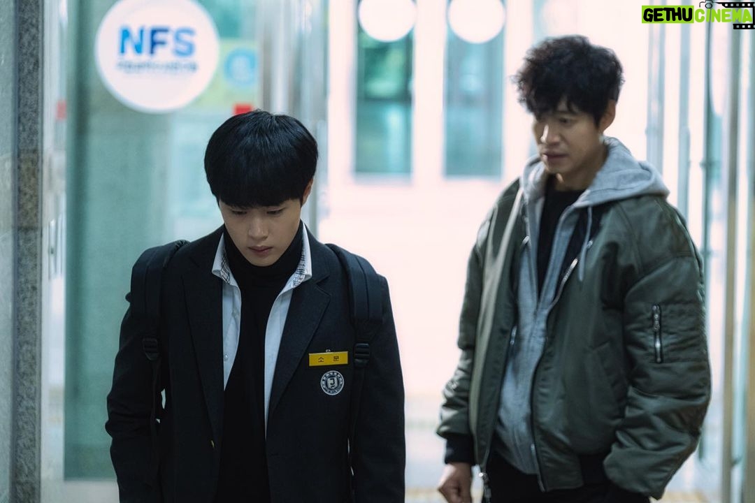 Cho Byeong-kyu Instagram - 토요일 언제 와요 아저씨? 그걸 왜 나한테 물어봐. #경이로운소문#uncannycounter #ocn#netflix