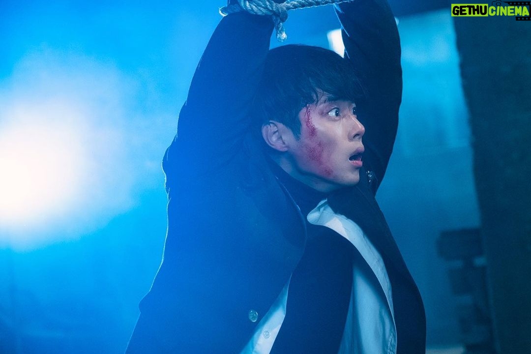 Cho Byeong-kyu Instagram - 다음주 오는 중~ #ocn#netflix