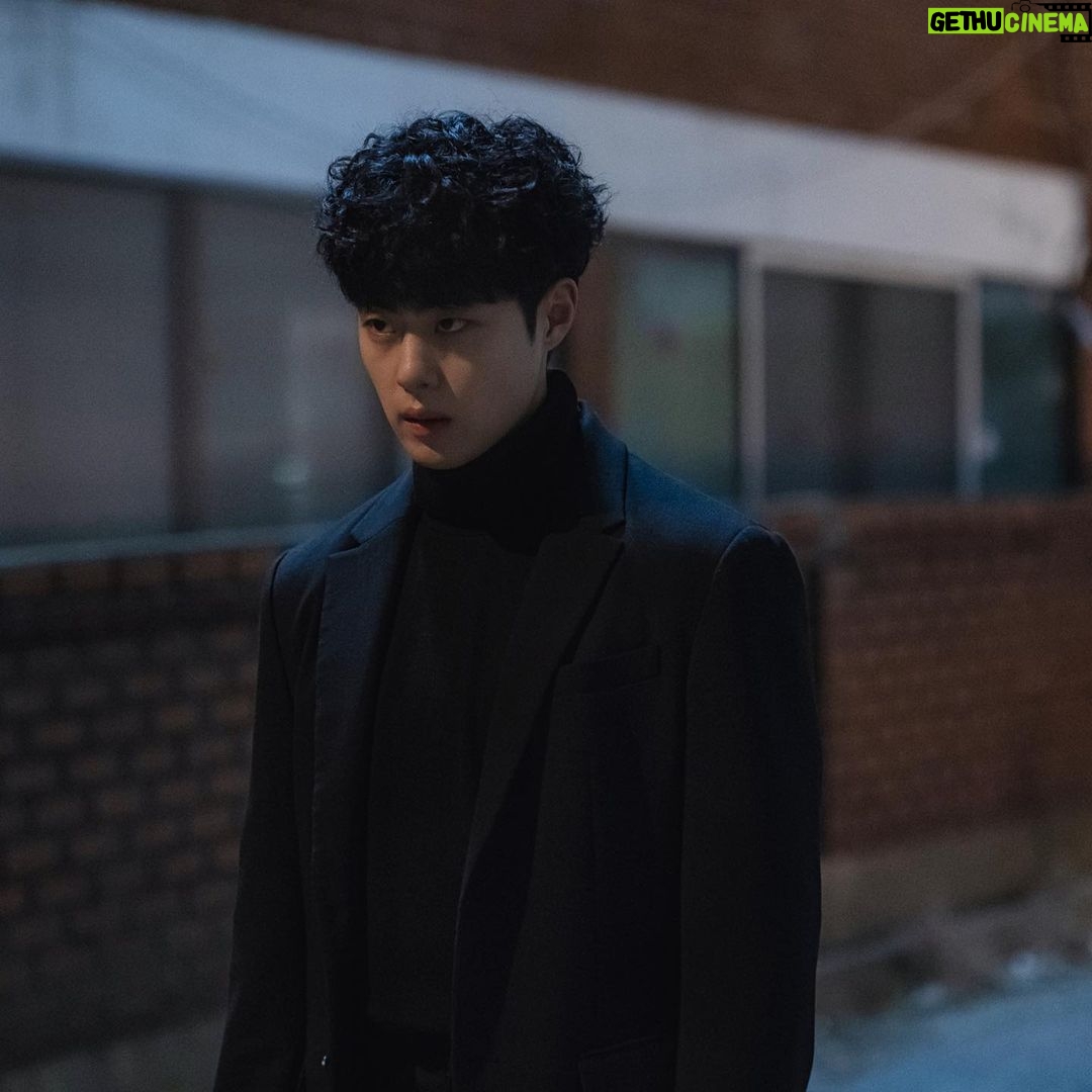 Cho Byeong-kyu Instagram - 찾았다 9화! 오늘밤 10시 30분 @ocn_original #ocn#netflix
