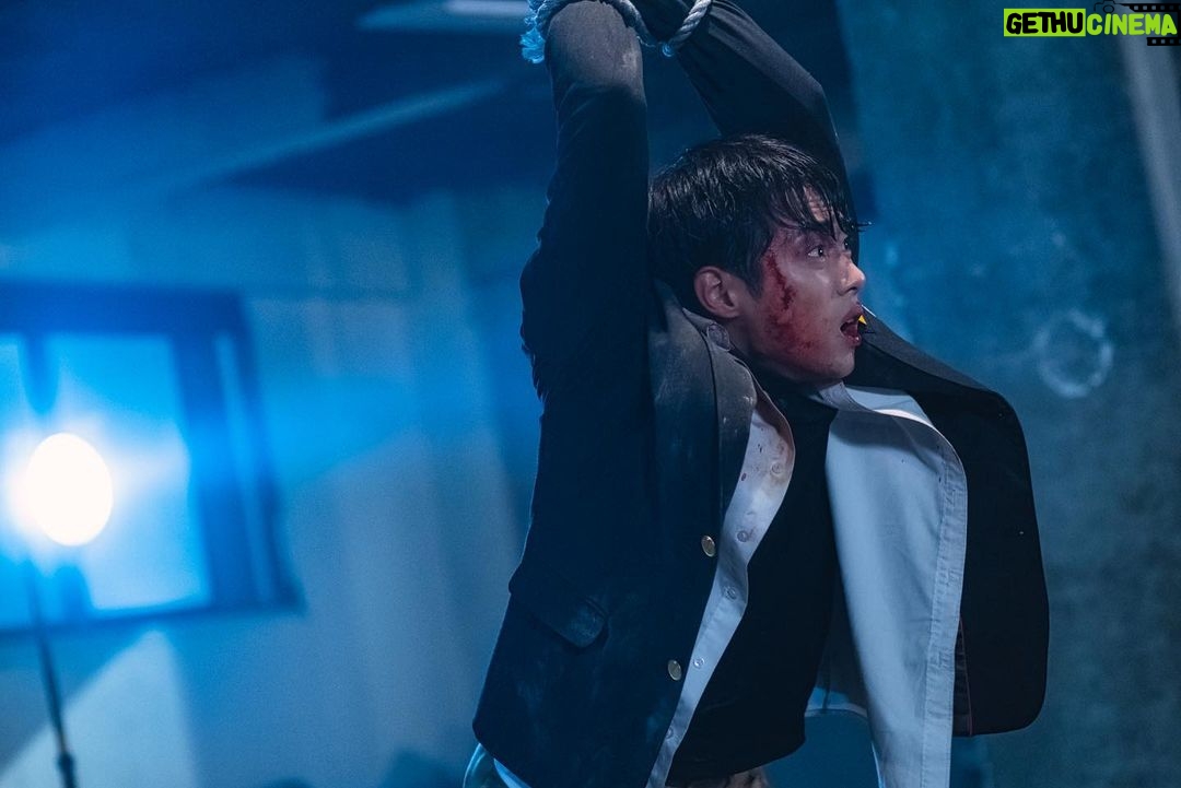 Cho Byeong-kyu Instagram - 다음주 오는 중~ #ocn#netflix