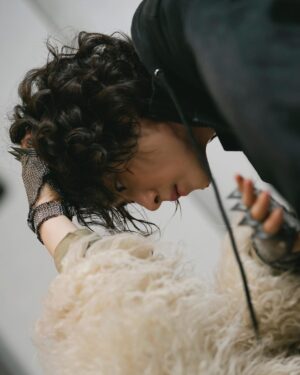 Cho Byeong-kyu Instagram - 머리 만지지마!
