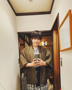Cho Kyu-hyun Instagram - 2023년 또 열심히 달리려고 
잘 쉬다 왔어요^^ 
많이 만나자!! 보고싶어요!!!!!

今度の 連休に
良く 休んできました。
3月、あなたに
会いに行くんですが
ちょっと 元気で
待っていてください
いつも　ありがとう😊
