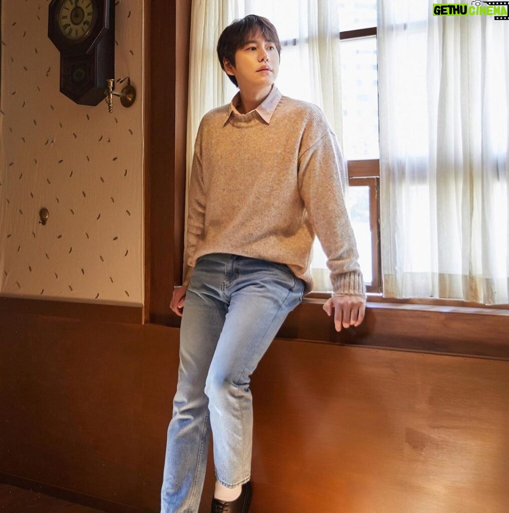 Cho Kyu-hyun Instagram - 저의 사계절 프로젝트 6개의 계절간 나온 노래들을 마무리하는 앨범이 다음주면 나오네요^^ 우리에게 좋은 추억으로, 의미있는 선물같은 앨범으로 남기를!! #규현 #kyuhyun #연애소설 #lovestory #오랜만에실물앨범