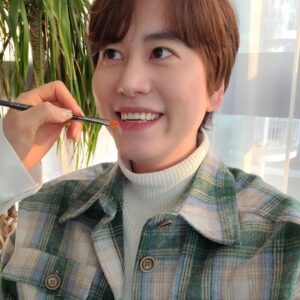 Cho Kyu-hyun Instagram - 2021년 맞이 셀카 털기^^ 너무 오래 버려뒀지 미안해!!! 인스타그램이 새 휴대폰에서 접속이 안 돼서 하기가 힘들어유 ㅜㅜ #2021 #올해도잘부탁드립니다 #규현 #코로나19물러가라 #콘서트하고싶다