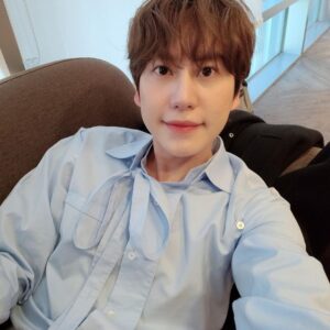 Cho Kyu-hyun Instagram - 2021년 맞이 셀카 털기^^ 너무 오래 버려뒀지 미안해!!! 인스타그램이 새 휴대폰에서 접속이 안 돼서 하기가 힘들어유 ㅜㅜ #2021 #올해도잘부탁드립니다 #규현 #코로나19물러가라 #콘서트하고싶다
