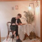 Cho Kyu-hyun Instagram - 간만에 momhouse cafe 인싸놀이!!! 거울셀카!!!!! 비 조심! 더위 조심!!^^ #규현 #맘하우스 #momhouse @mom.cafe.kr