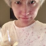 Cho Kyu-hyun Instagram – 여러분 와인오프너 없이 와인을 열려고 하면 이렇게 됩니다…. 유투브 보고 오프너 없이 와인 따는법 보고 열지 마세여…. #와인오프너꼭쓰세여허허헣 #애월리2 #이젠안녕2 #comingsoon