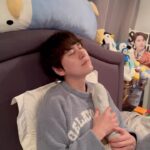 Cho Kyu-hyun Instagram - 새로운 OST가 나왔어요^^ 그대는 날 어떻게 생각해 - 규현 #딜리버리맨 #규현 #그대는_날_어떻게_생각해 #사랑한다고해