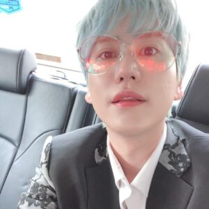 Cho Kyu-hyun Instagram - 향락적인 머리들아 이젠 안녕.. 머리카락아 고생했어.