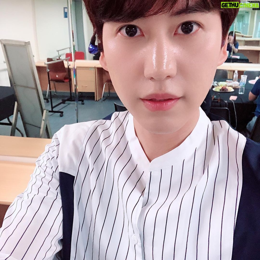 Cho Kyu-hyun Instagram - 오늘 하루. 정말 즐거웠어요^^ #서울재즈페스티벌2019 #성발라형의축가 #아는형님 #규식당 #조정뱅이 #아니조정뱅이는아니고