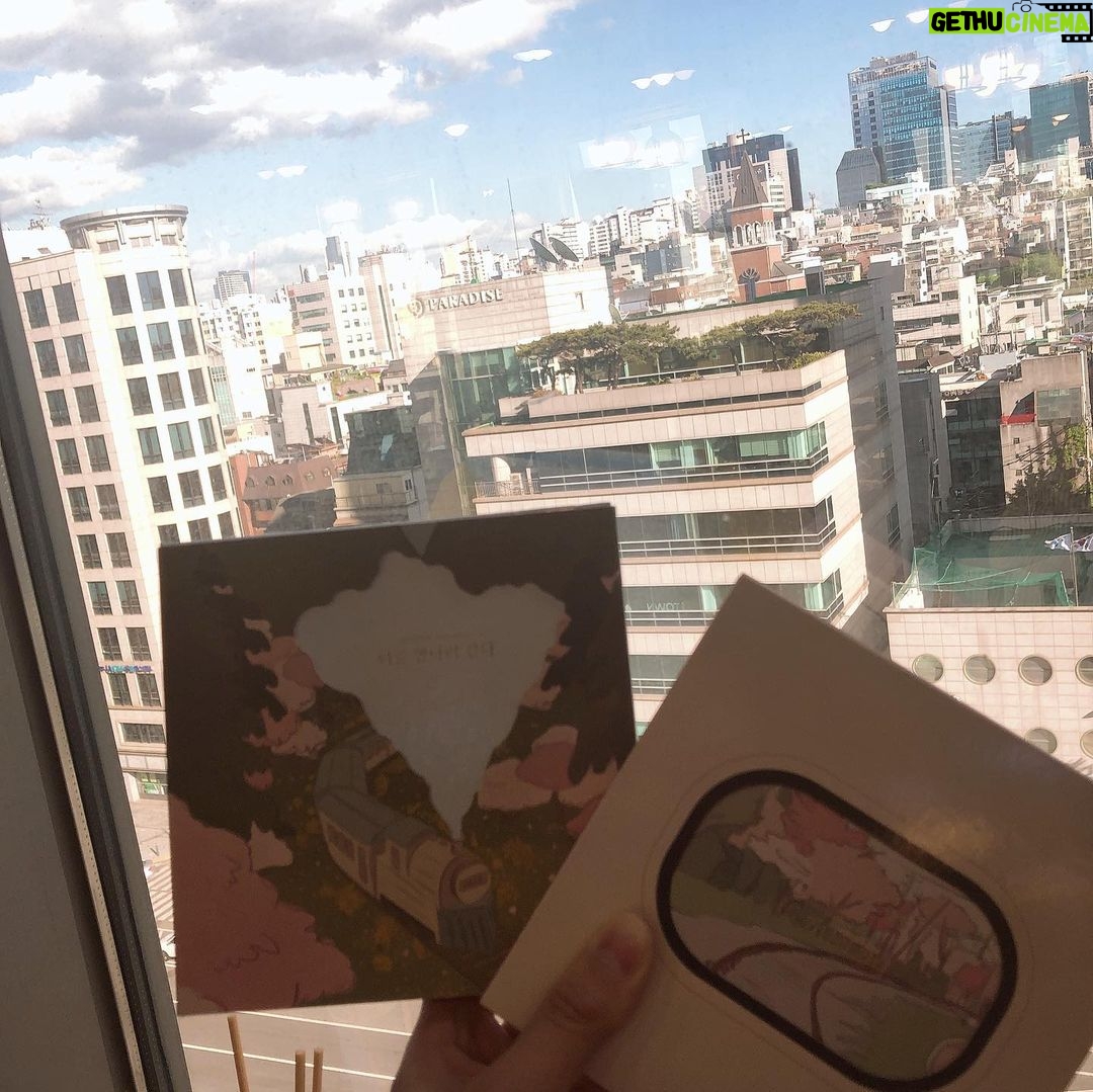 Cho Kyu-hyun Instagram - 앨범 색감이 넘 이쁘군여.. 애월리에서 너를 만나러 가는 그게 좋은거야^^ #애월리 #그게좋은거야 #너를만나러간다