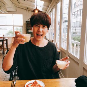 Cho Kyu-hyun Instagram - 9월 맞이 예전 사진과 펭귄 근황 #썬그리규 #조정뱅이 #펭귄근황