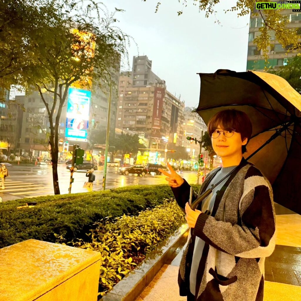 Cho Kyu-hyun Instagram - 下雨天了怎麼辦 我好想你 어쩌지 비가오면 당신이 보고싶어요🥰