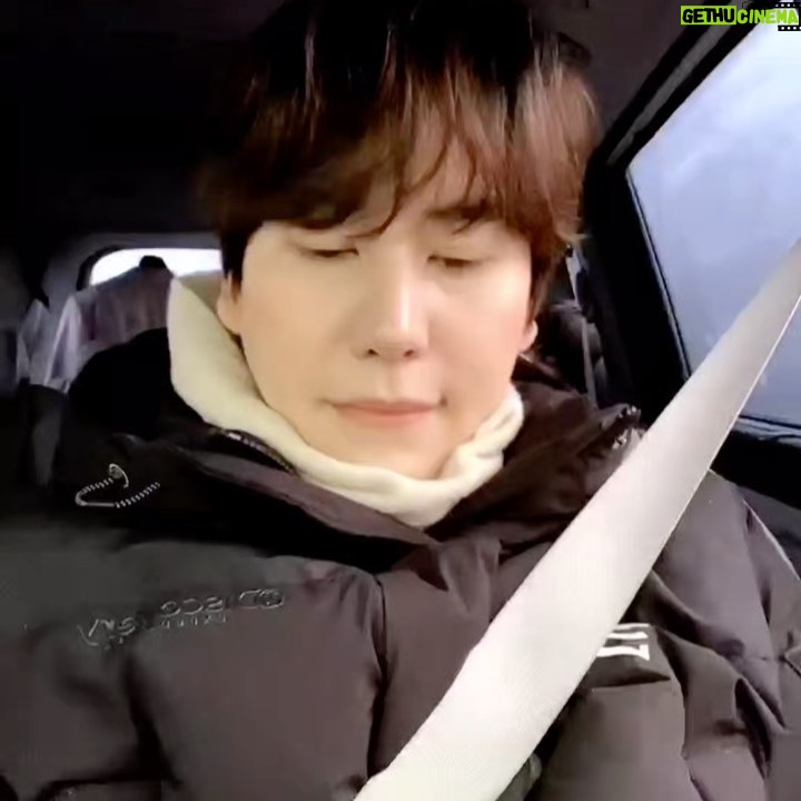 Cho Kyu-hyun Instagram - 마지막 날에.... 차에서.... 인스타는 노래를 다 담을 수가 없군요 !! 잠시 후 18시! 2021 프로젝트:계 겨울노래 많이 들어주세요^^ #마지막날에 #규현 #홍석민 #2021겨울프로젝트계 #프로젝트계는태그달기가애매하군