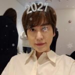 Cho Kyu-hyun Instagram – 2021년 맞이 셀카 털기^^ 너무 오래 버려뒀지 미안해!!! 인스타그램이 새 휴대폰에서 접속이 안 돼서 하기가 힘들어유 ㅜㅜ #2021 #올해도잘부탁드립니다 #규현 #코로나19물러가라 #콘서트하고싶다