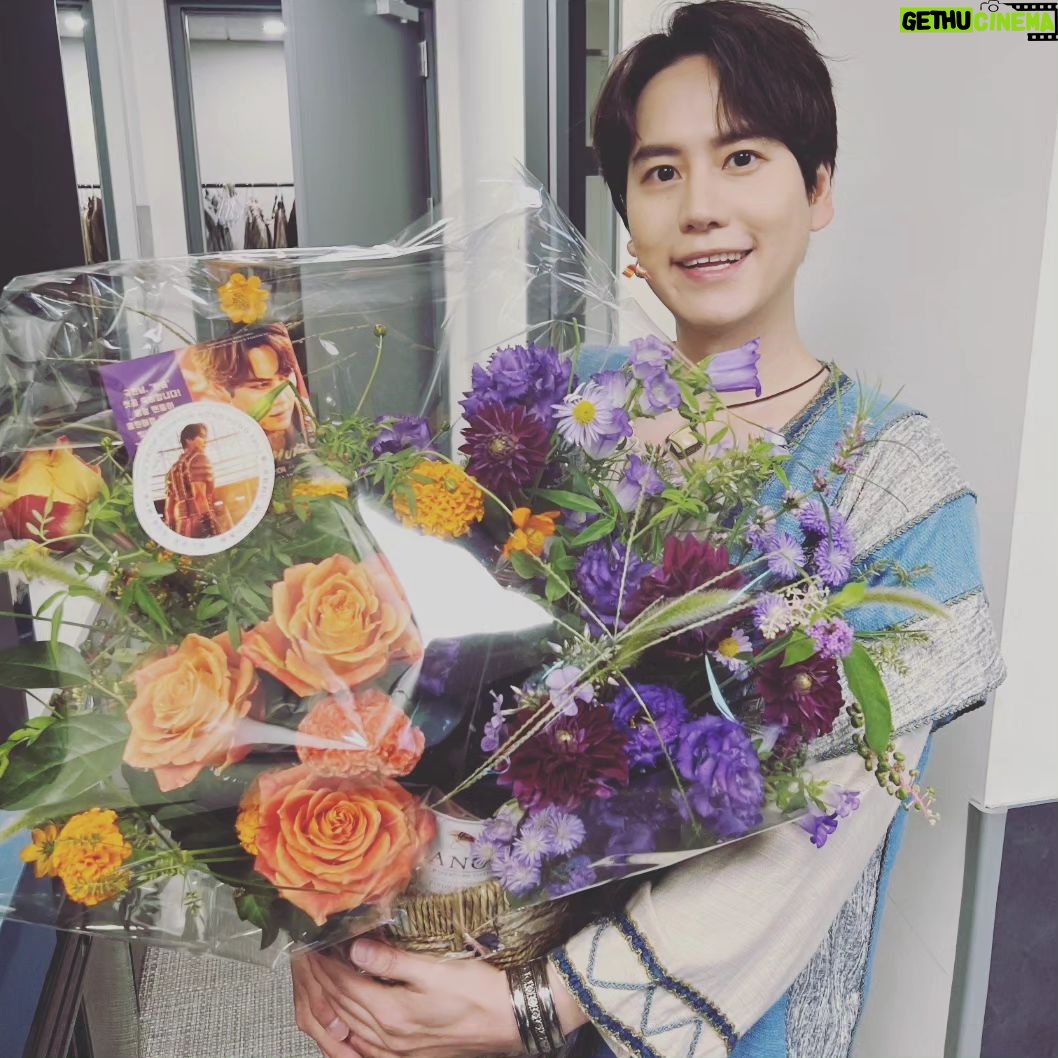Cho Kyu-hyun Instagram - 오늘 뮤지컬 벤허!! 저의 첫 공연 무사히 마쳤어요!! 오늘이 있기까지 제작진 연출&음악팀 그리고 함께하는 배우분들까지 너무 많은 큰 힘을 주셨고, 무사히 마칠 수 있음에 감사합니다!! 그리고 빈 자리 없이 가득 와주신 관객 여러분들께 너무 감사드리고, 마지막 공연까지 '벤허'라는 작품에 감동을 안고 가실 수 있도록 매 순간 열심히 할게요^^ #벤허